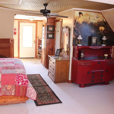 Book Nook Inn Lumberton Rum bild